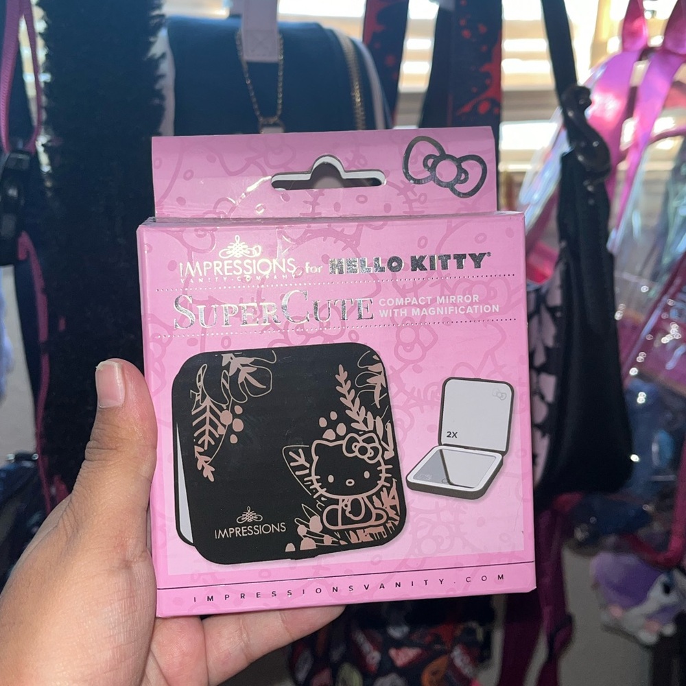 Semi New Hello Kitty Compact LED mirror
